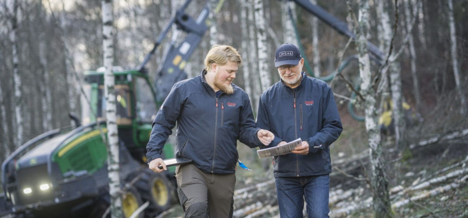 Virkesinköpare i skogen