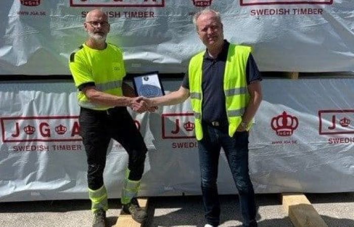 Reduced Carbon Footprint With 100% Recycled Timber Film